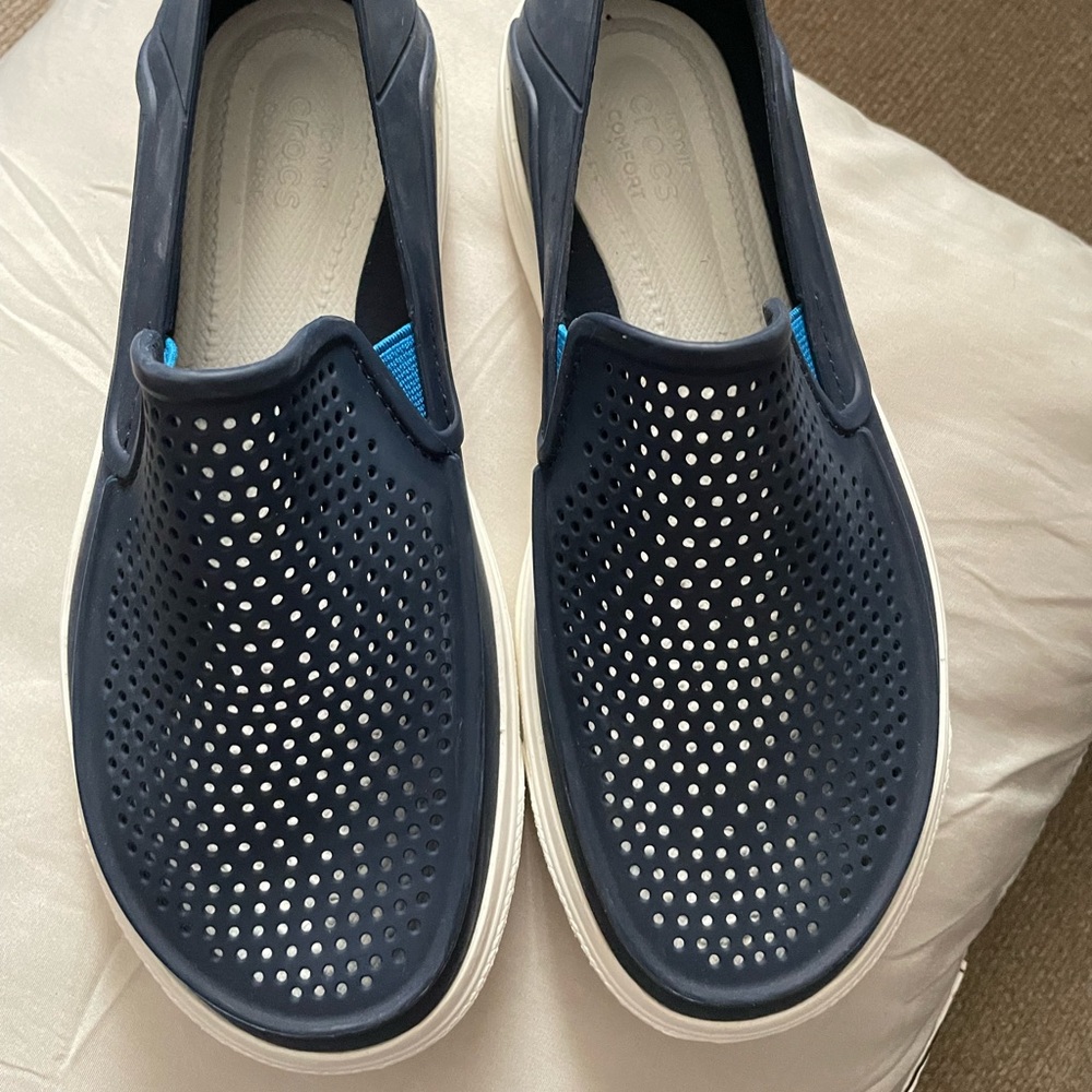 CROCS Croslite KIDS size 2 Navy Blue